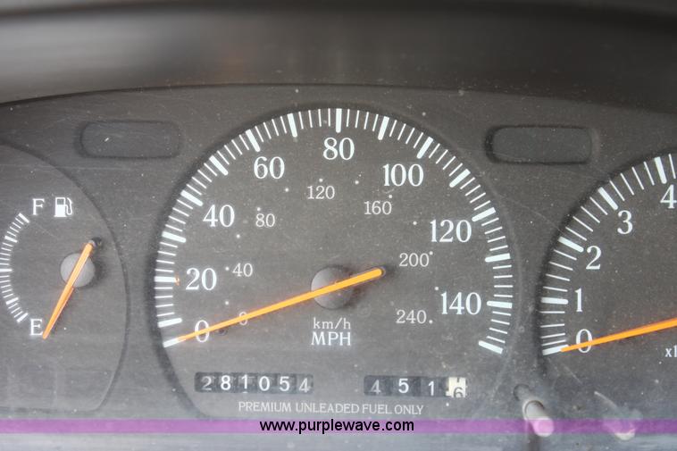 image for item D5268 1993 Infiniti J30T