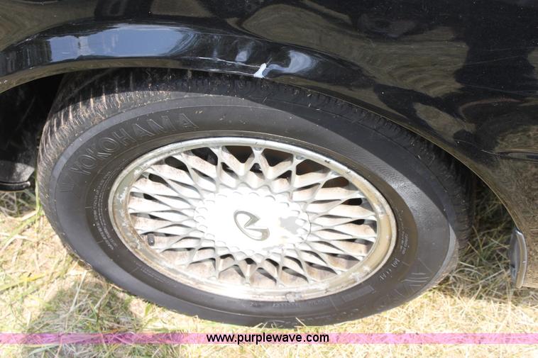 image for item D5268 1993 Infiniti J30T