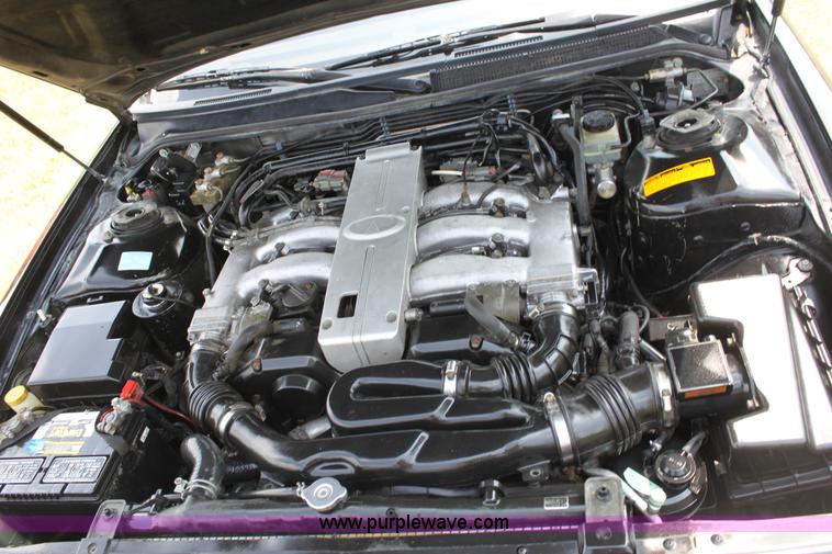 image for item D5268 1993 Infiniti J30T