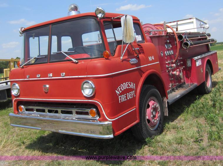 image for item D5577 1964 Ford 750 firetruck
