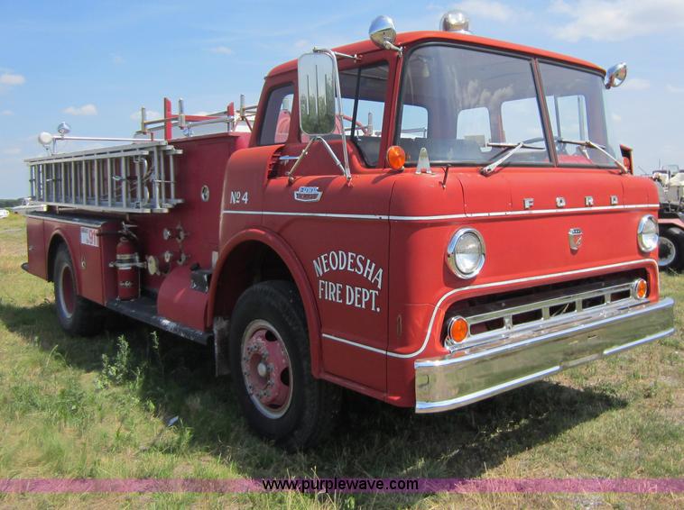 image for item D5577 1964 Ford 750 firetruck