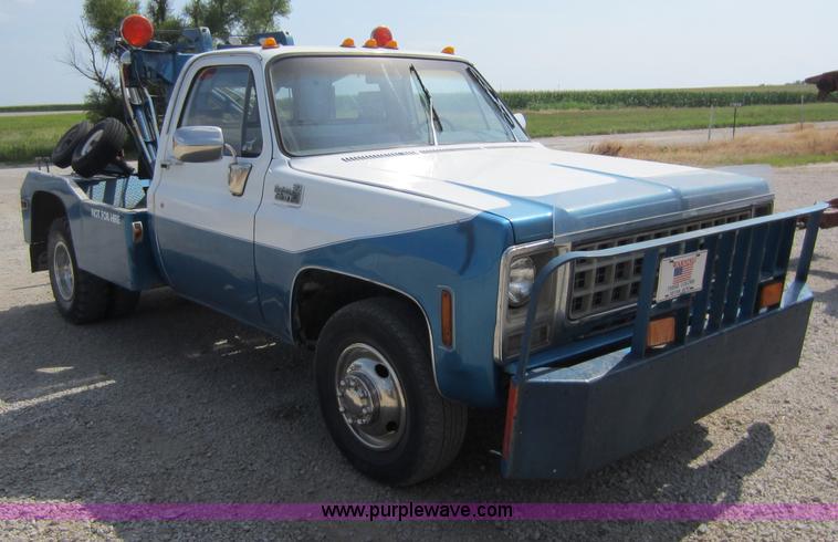 1976 Chevrolet C30 wrecker truck in Neodesha, KS | Item D5581 sold