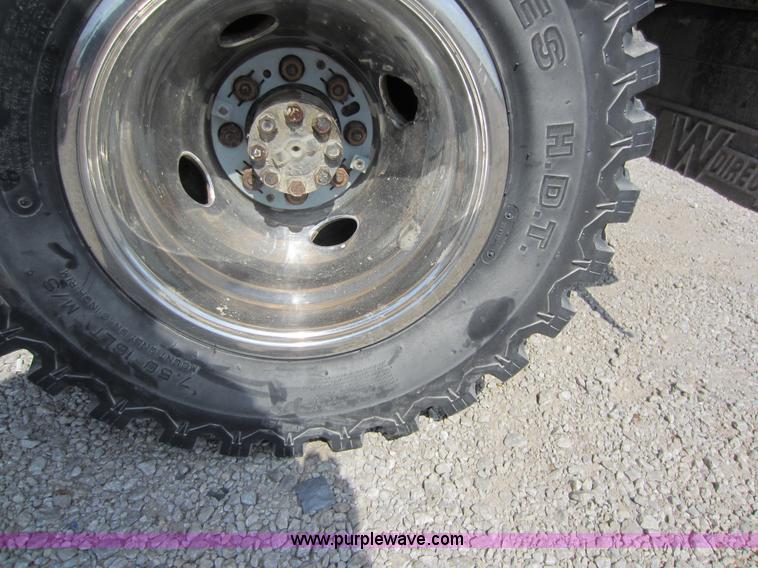 image for item D5581 1976 Chevrolet C30 wrecker truck