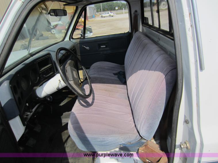 image for item D5581 1976 Chevrolet C30 wrecker truck