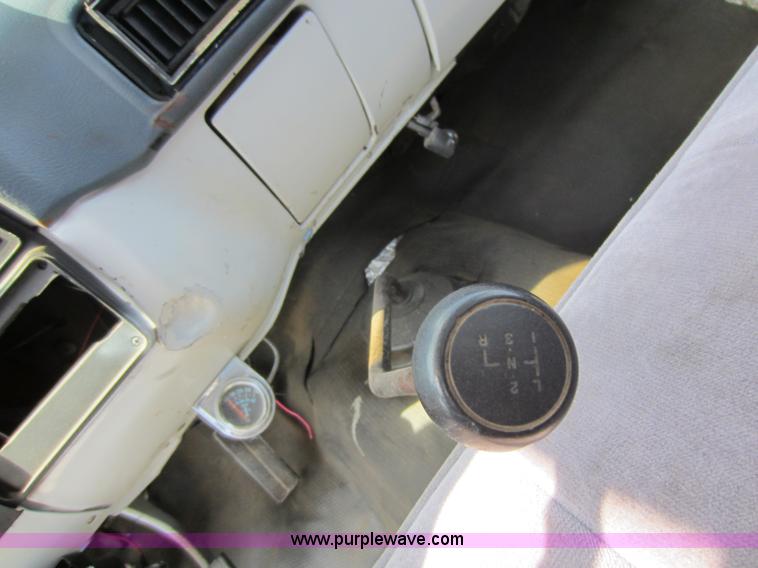 image for item D5581 1976 Chevrolet C30 wrecker truck