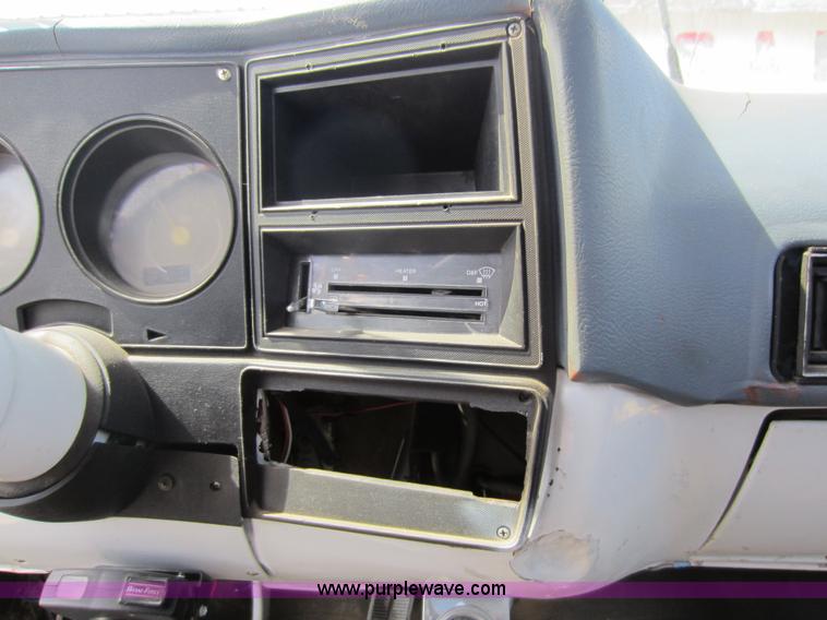 image for item D5581 1976 Chevrolet C30 wrecker truck