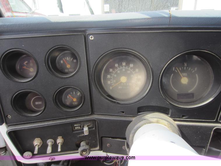 image for item D5581 1976 Chevrolet C30 wrecker truck