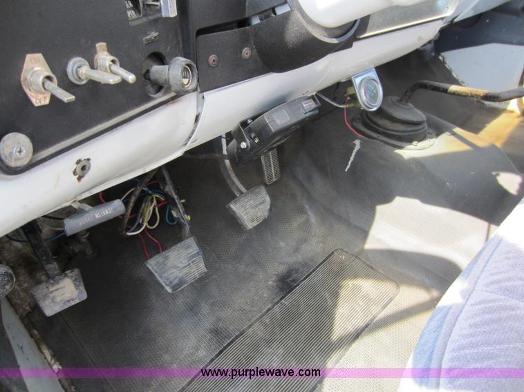 image for item D5581 1976 Chevrolet C30 wrecker truck