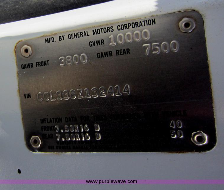 image for item D5581 1976 Chevrolet C30 wrecker truck