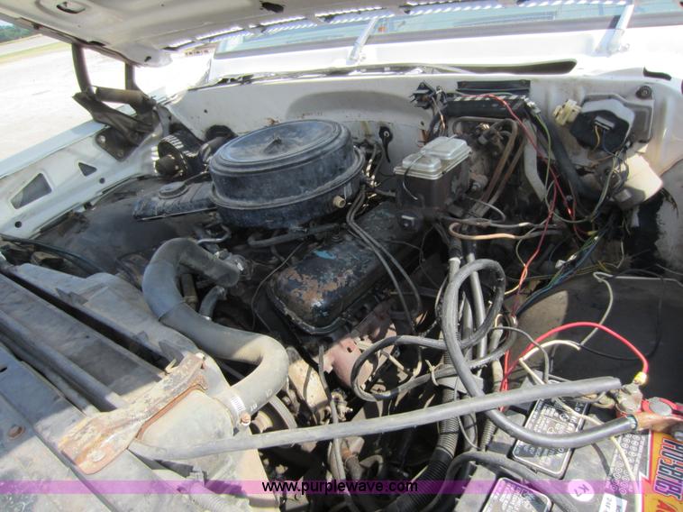 image for item D5581 1976 Chevrolet C30 wrecker truck