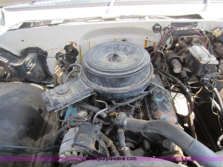 image for item D5581 1976 Chevrolet C30 wrecker truck