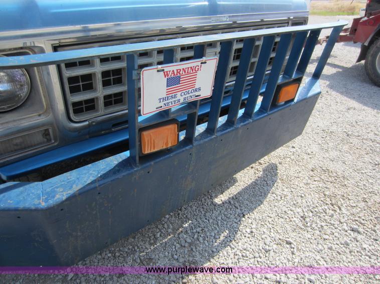 image for item D5581 1976 Chevrolet C30 wrecker truck