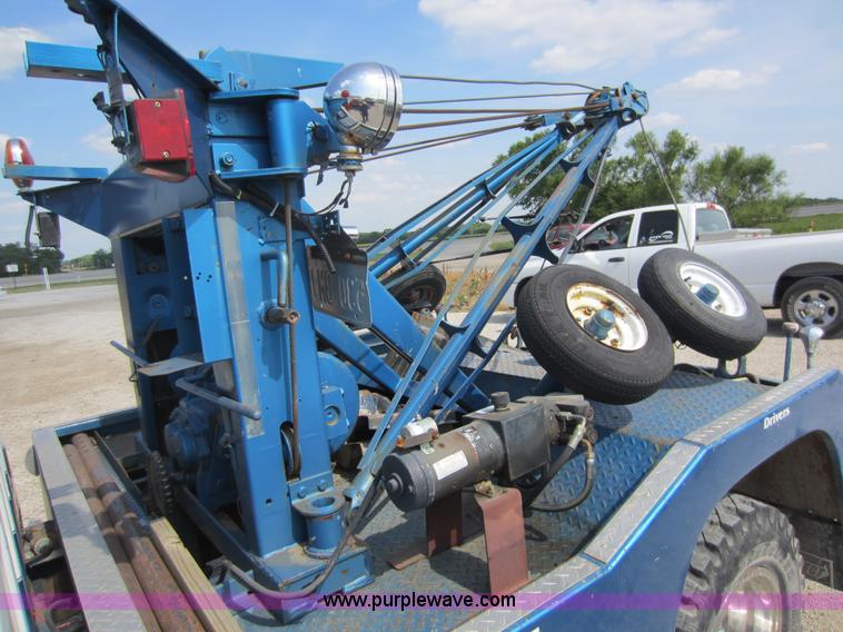 image for item D5581 1976 Chevrolet C30 wrecker truck