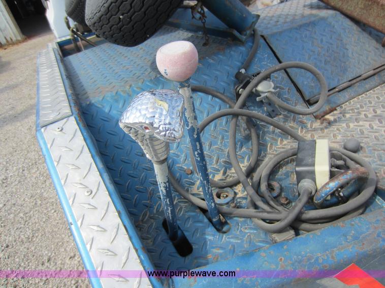 image for item D5581 1976 Chevrolet C30 wrecker truck