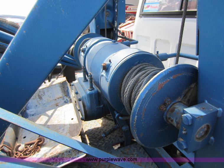 image for item D5581 1976 Chevrolet C30 wrecker truck