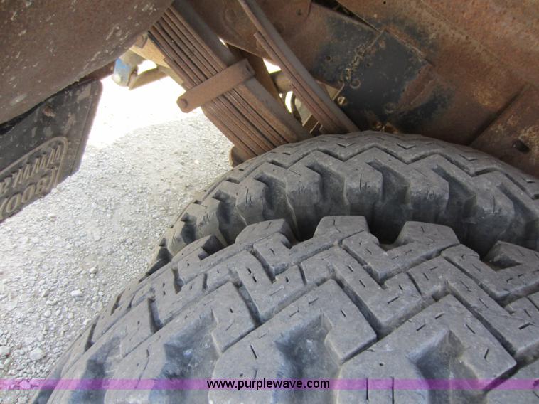 image for item D5581 1976 Chevrolet C30 wrecker truck