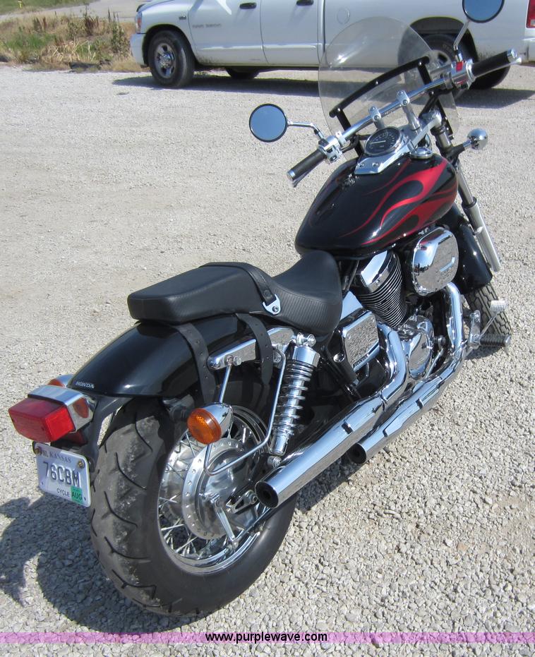 image for item H9765 2005 Honda Shadow motorcycle