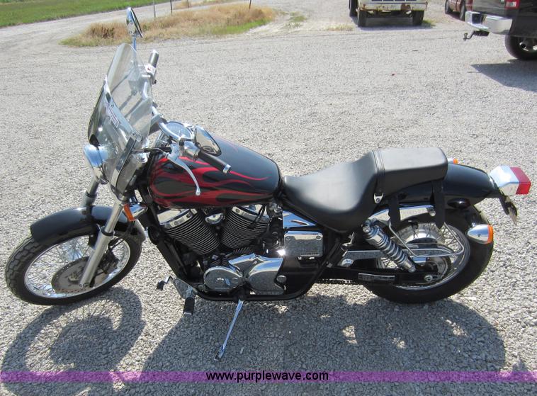 image for item H9765 2005 Honda Shadow motorcycle