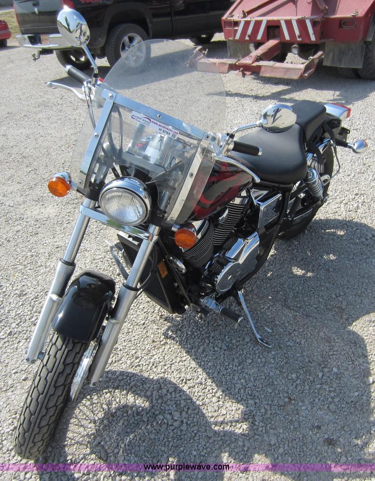 image for item H9765 2005 Honda Shadow motorcycle