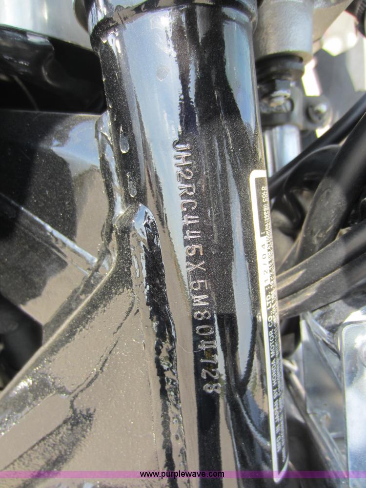 image for item H9765 2005 Honda Shadow motorcycle