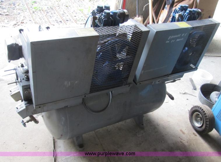 image for item K9319 2011 Johnson Controls air compressor unit