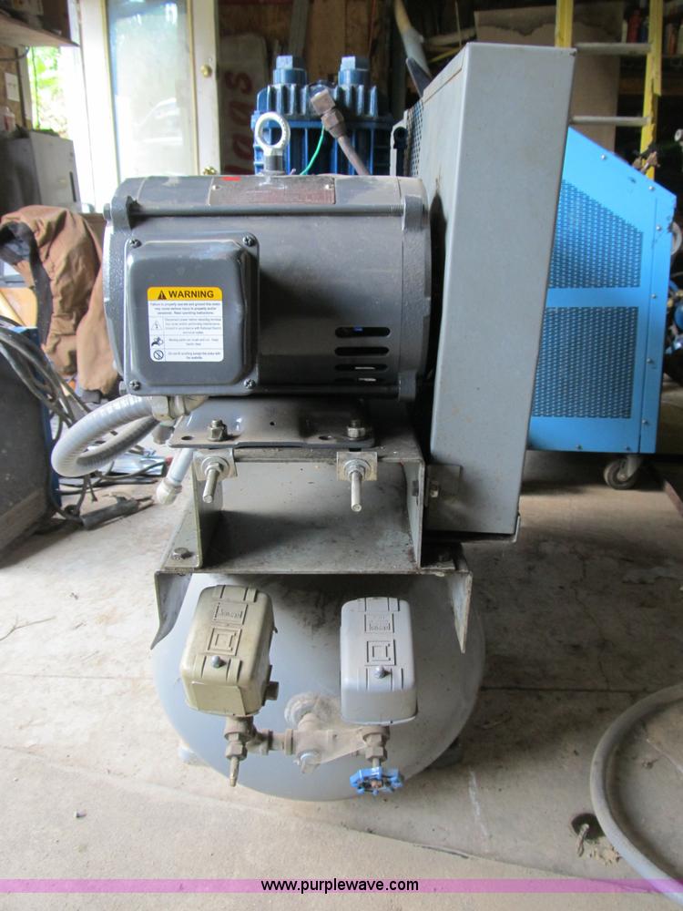 image for item K9319 2011 Johnson Controls air compressor unit