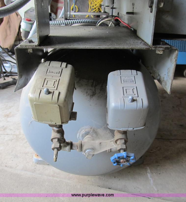 image for item K9319 2011 Johnson Controls air compressor unit