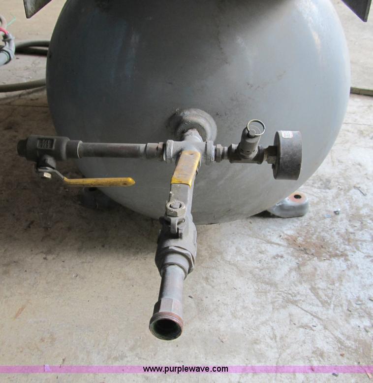 image for item K9319 2011 Johnson Controls air compressor unit