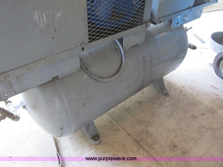 image for item K9319 2011 Johnson Controls air compressor unit