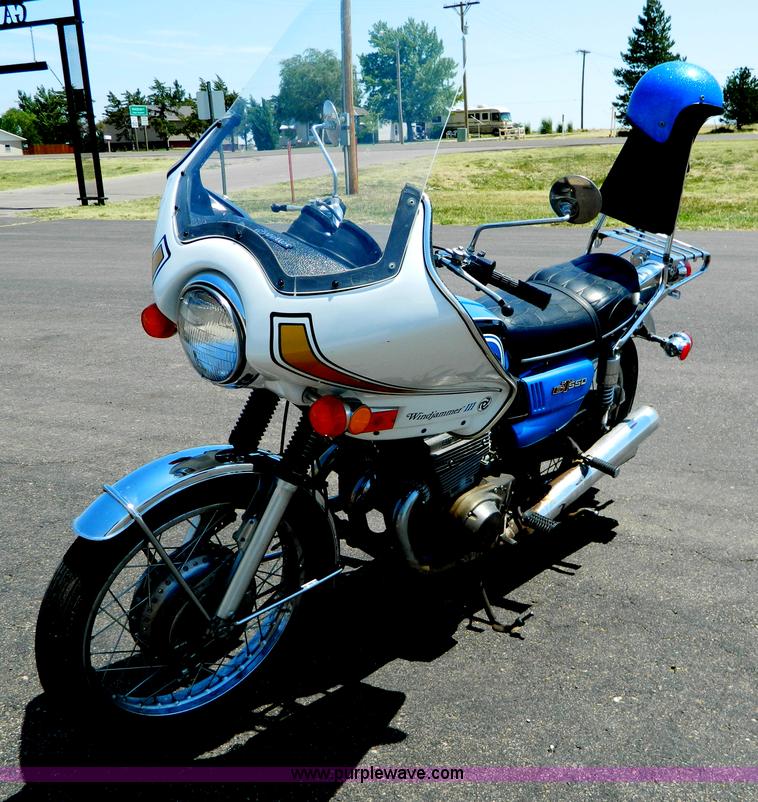 image for item T9343 1972 Suzuki GT550 motorcycle