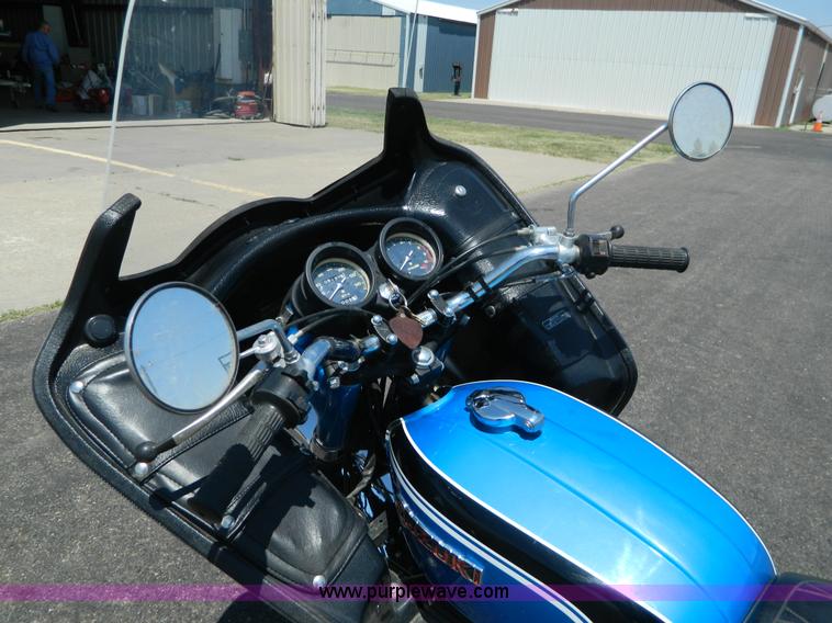 image for item T9343 1972 Suzuki GT550 motorcycle