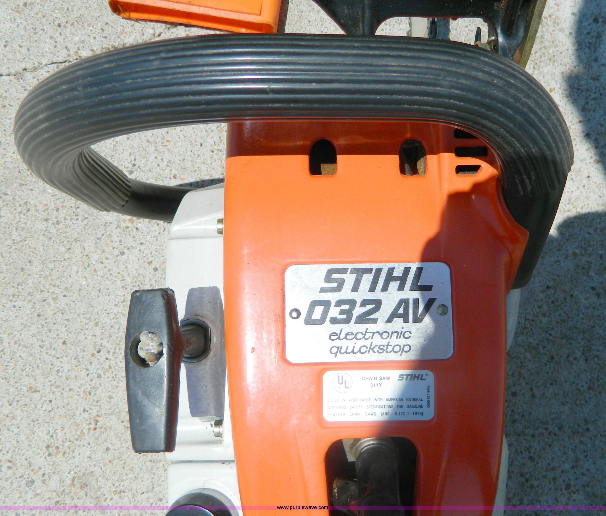 Stihl 032AV 18" chainsaw in Wakeeney, KS Item T9349 sold Purple Wave