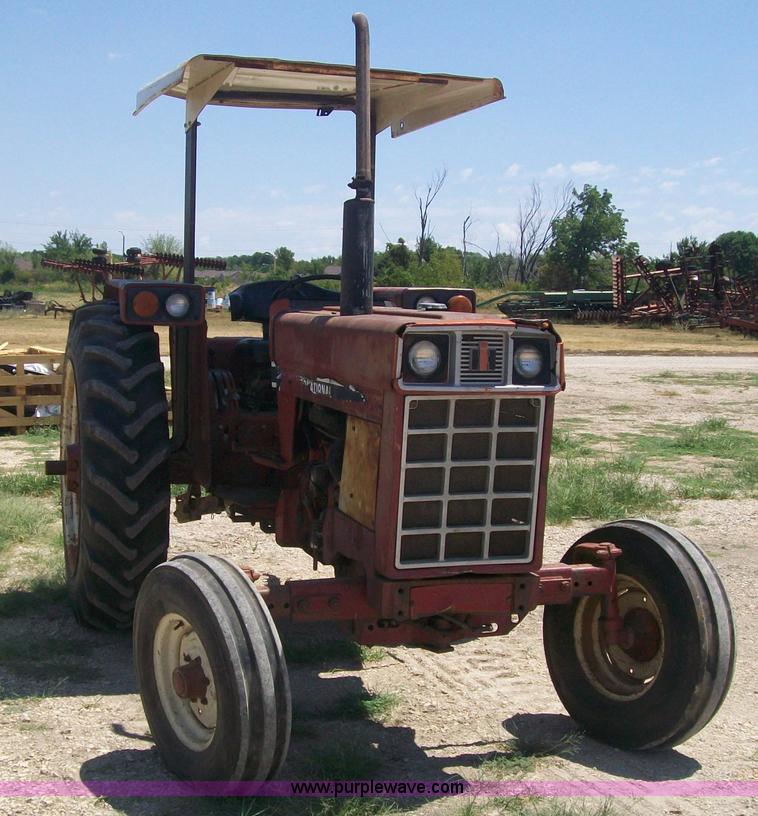 image for item B1444 1979 International 784 tractor