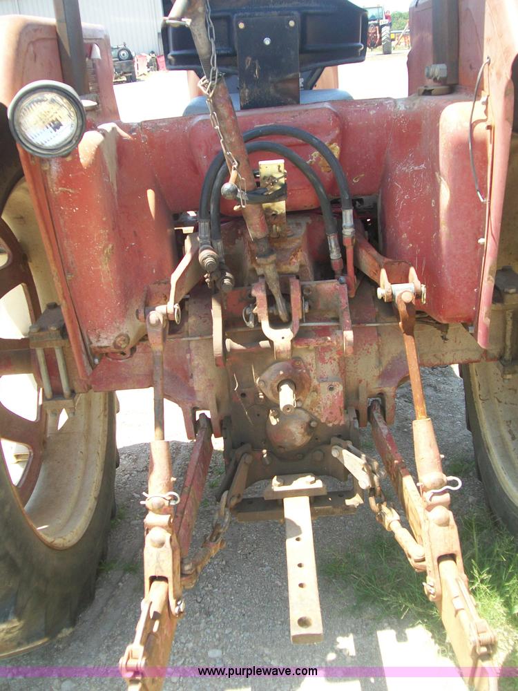 image for item B1444 1979 International 784 tractor