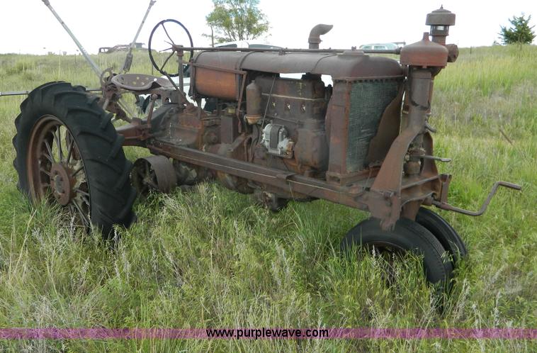 image for item B3721 Farmall F20 tractor