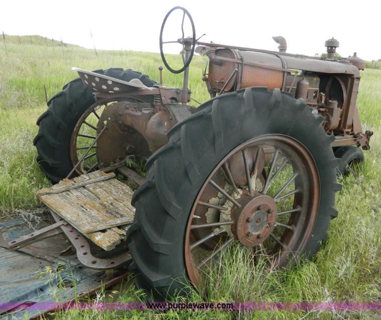 image for item B3721 Farmall F20 tractor