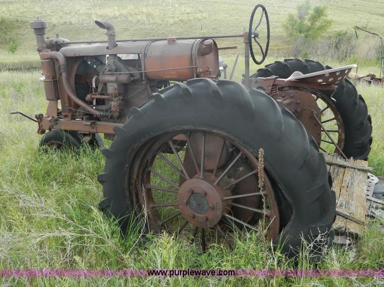 image for item B3721 Farmall F20 tractor