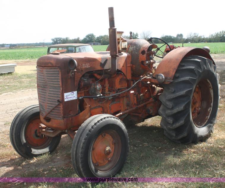 image for item B6847 Case tractor