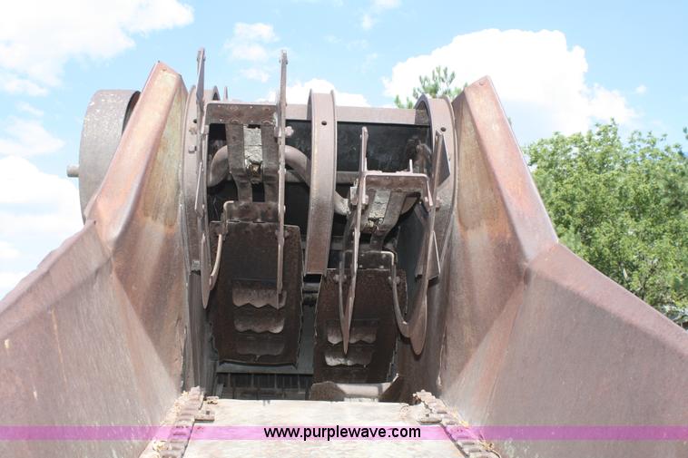 image for item B6872 Thrashing machine