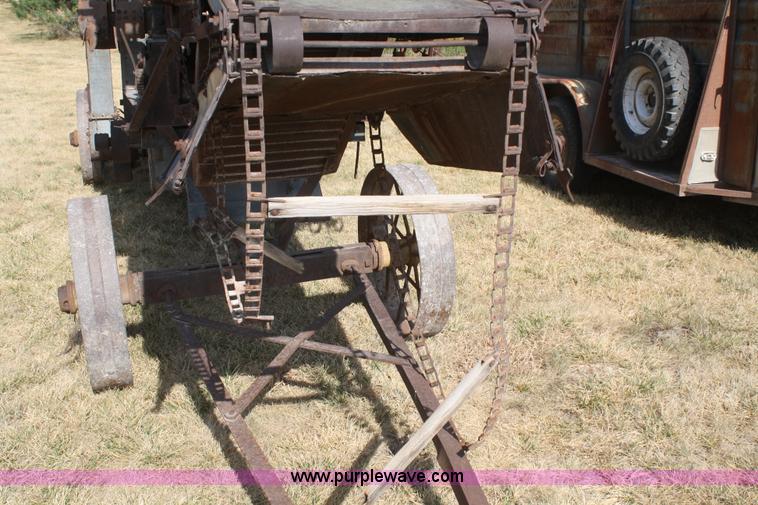 image for item B6872 Thrashing machine