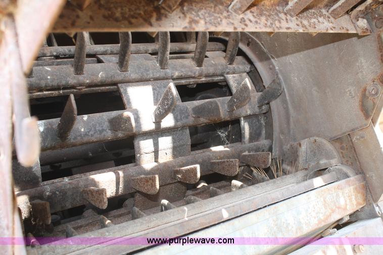 image for item B6872 Thrashing machine