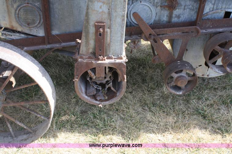 image for item B6872 Thrashing machine