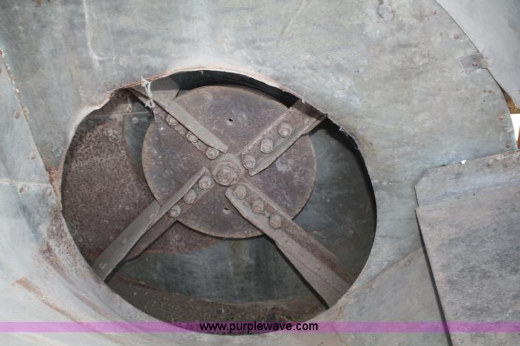 image for item B6872 Thrashing machine