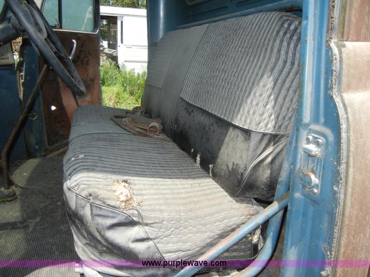 image for item D4253 1953 International R130 pickup truck