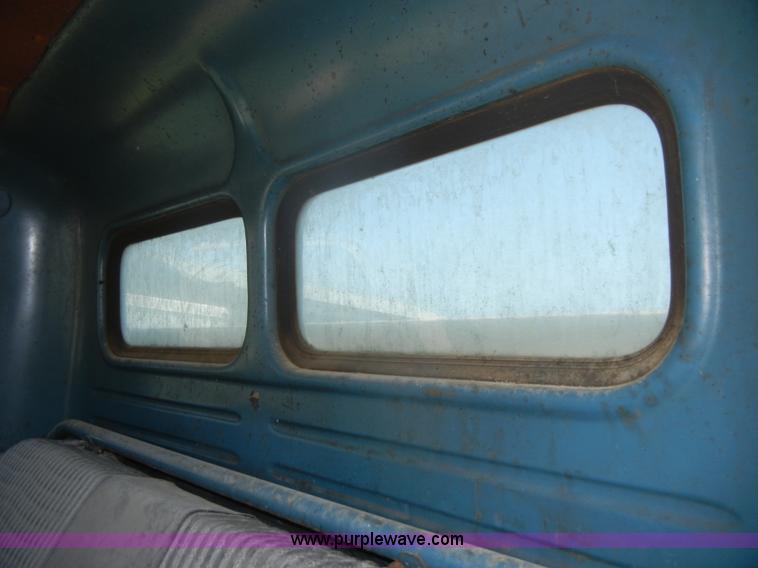 image for item D4253 1953 International R130 pickup truck