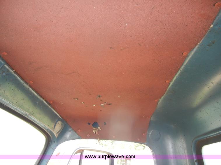 image for item D4253 1953 International R130 pickup truck