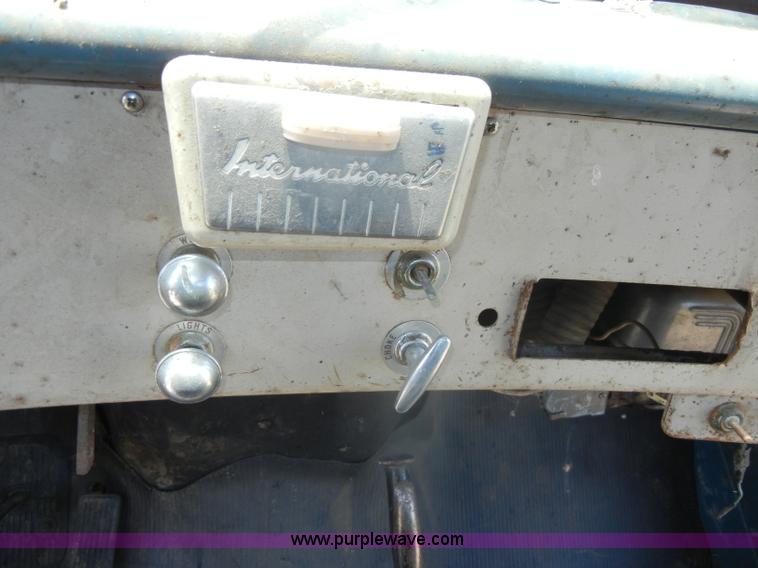 image for item D4253 1953 International R130 pickup truck
