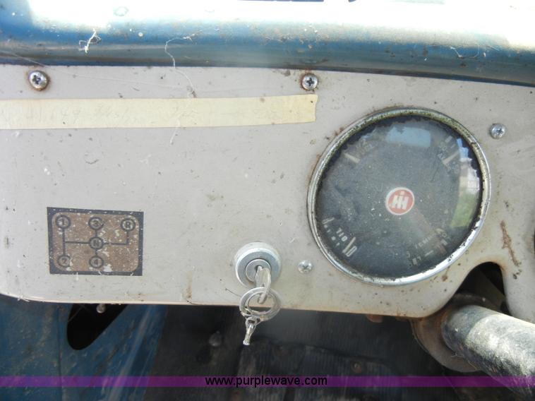 image for item D4253 1953 International R130 pickup truck