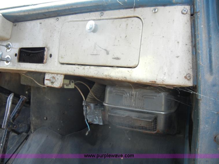 image for item D4253 1953 International R130 pickup truck