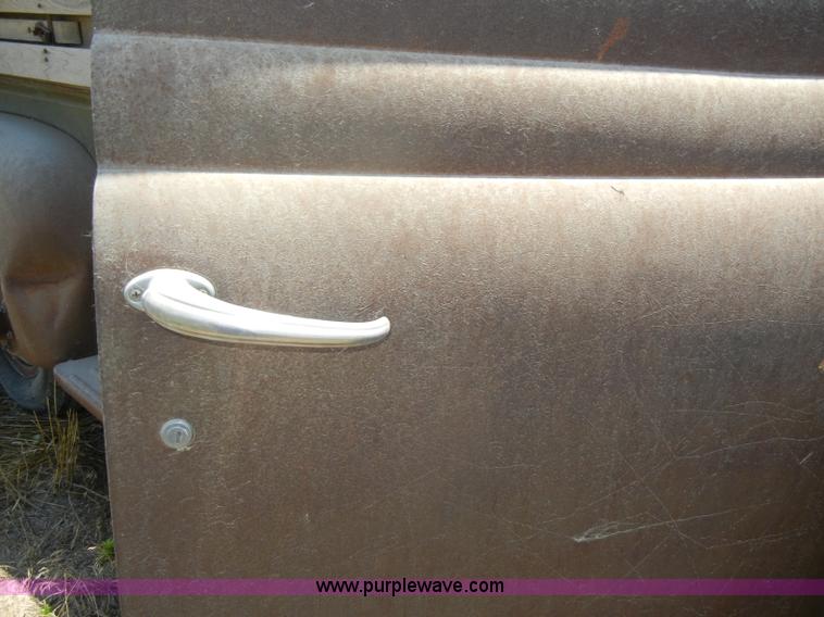 image for item D4253 1953 International R130 pickup truck